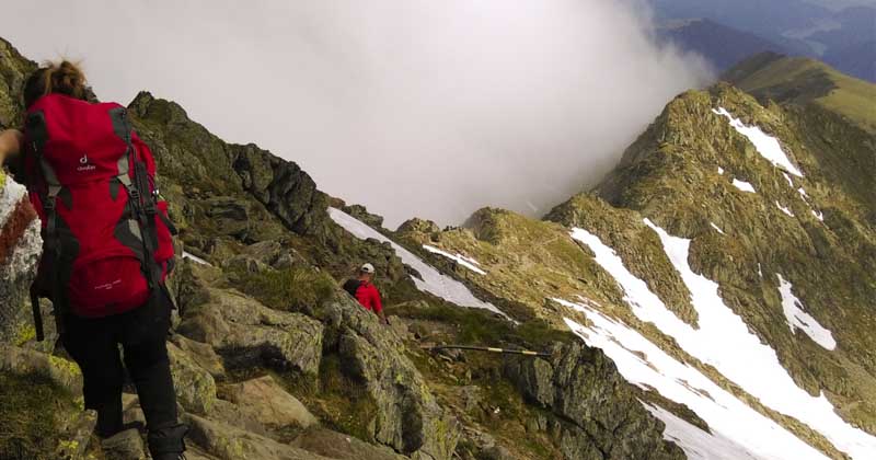 day hikes near brasov romania