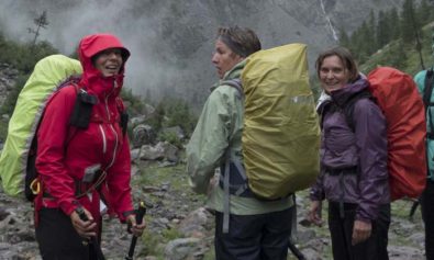 how to stay dry hiking in the rain