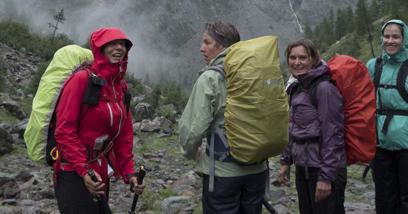 how to stay dry hiking in the rain