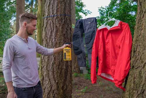 how to apply permethrin spray