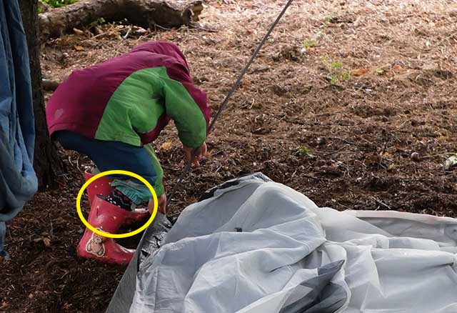 stirrups straps on kids rain pants