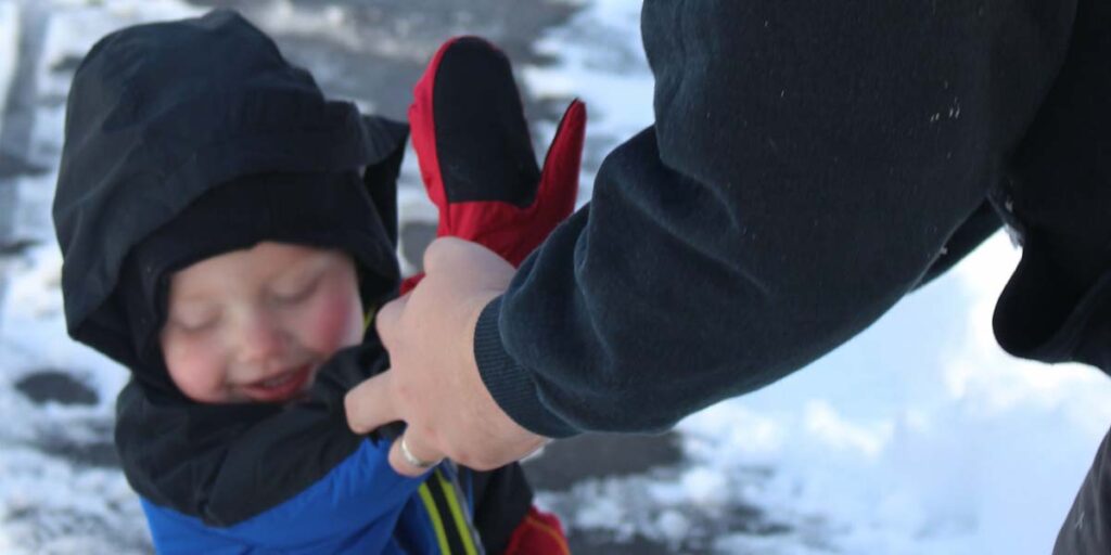 waterproof toddler mittens which actually stay on