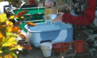 how to wash dishes when camping