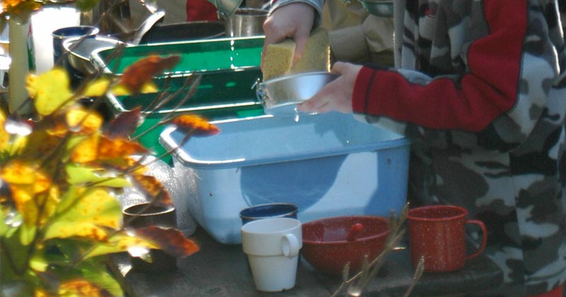 how to wash dishes when camping